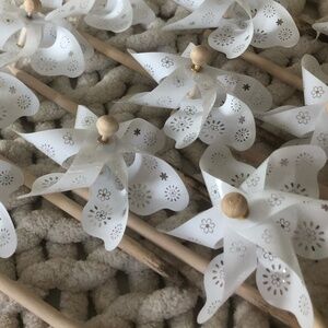 LOT OF 11 WHITE PINWHEELS W/FLOWER DESIGN